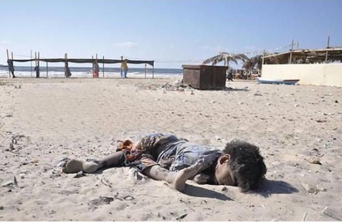 gaza-muertos-niño-en-playa